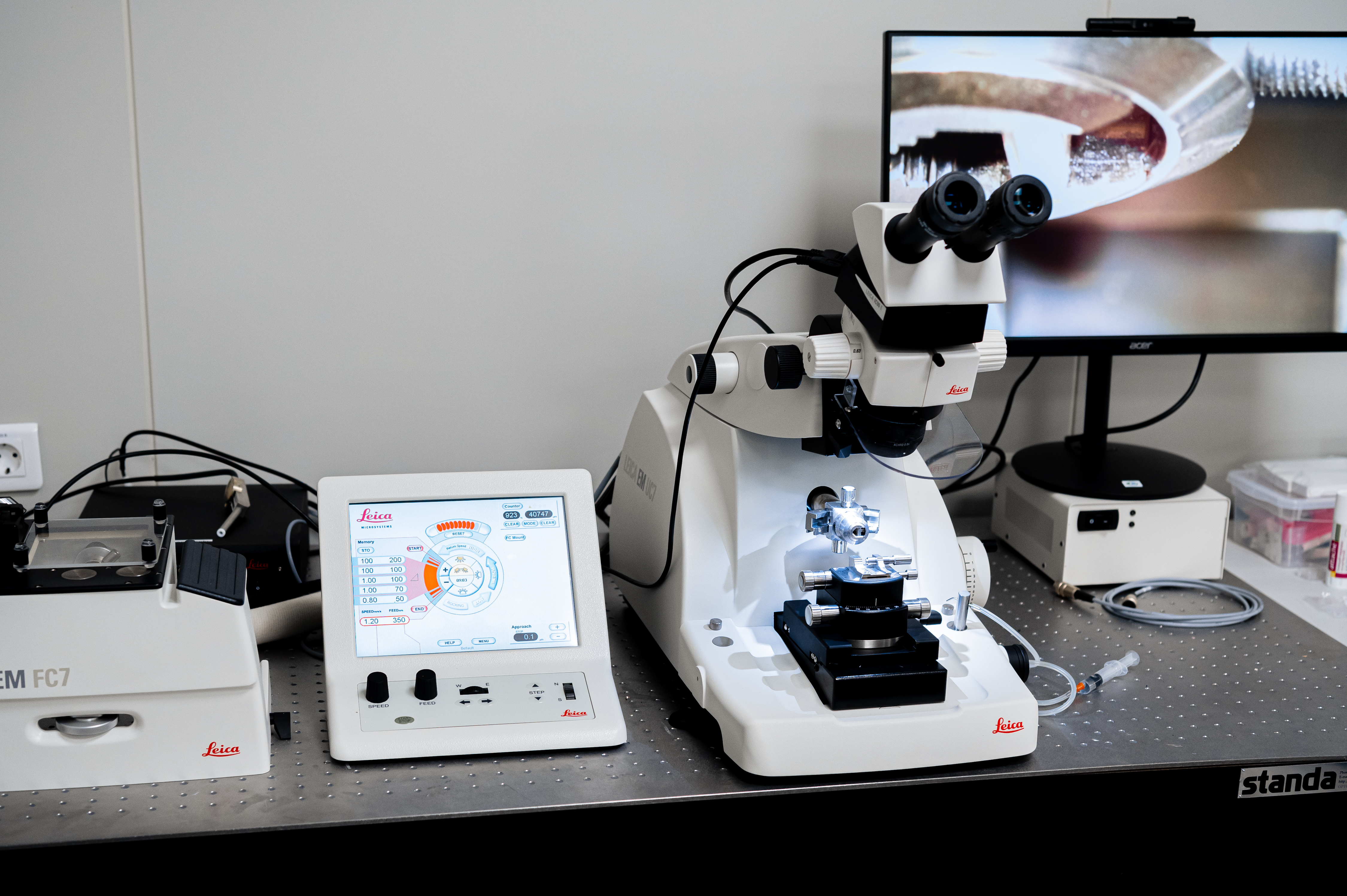 Криоультрамикротом EM U7, Leica Microsystems, Германия